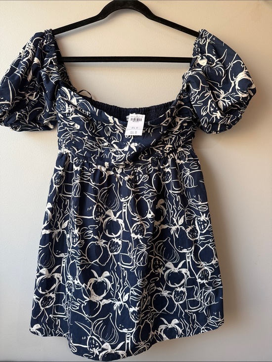 Abercrombie & Fitch Dresses & Skirts - Abercrombie & Fitch Navy and White Floral Puff-Sleeve Mini Dress MP lined